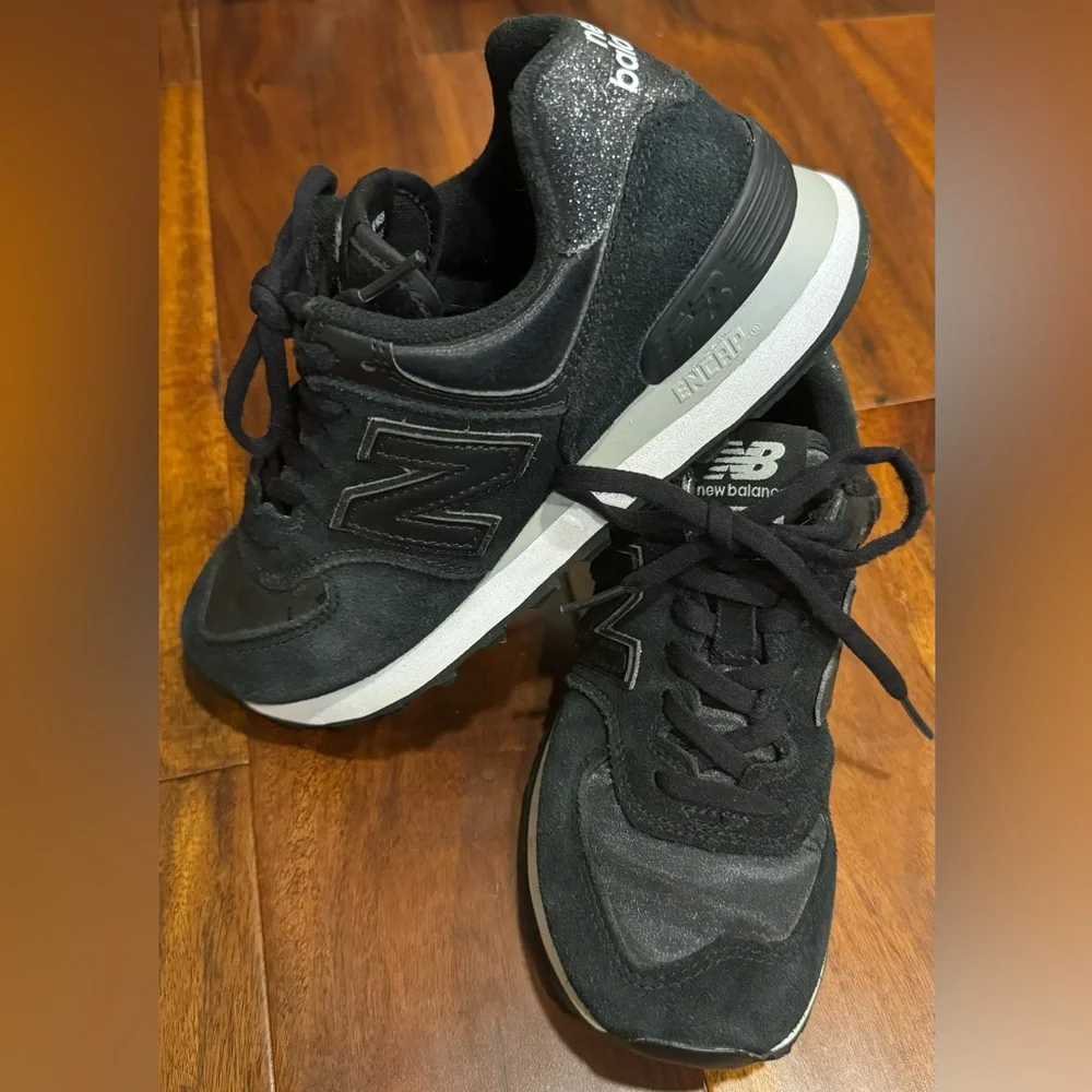 Excellent condition New Balance 574 sneaker, size 6 women’s. - Picture 1 of 5